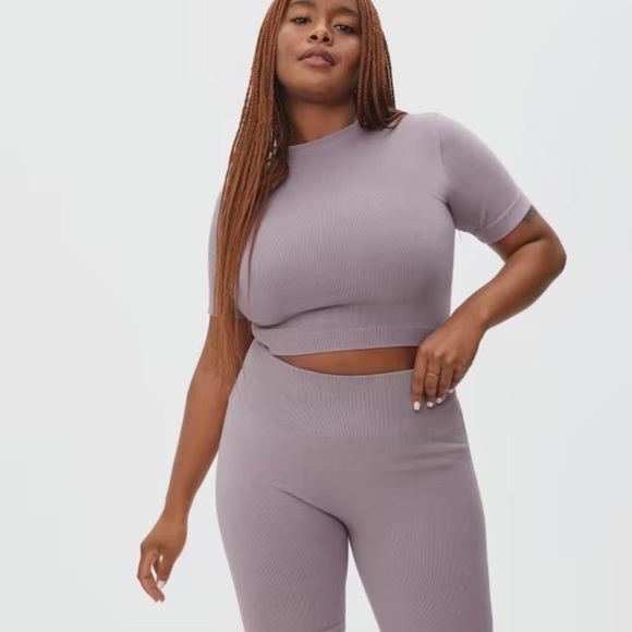 Everlane Tops - EVERLANE The Seamless Tee in Dusty Lavender